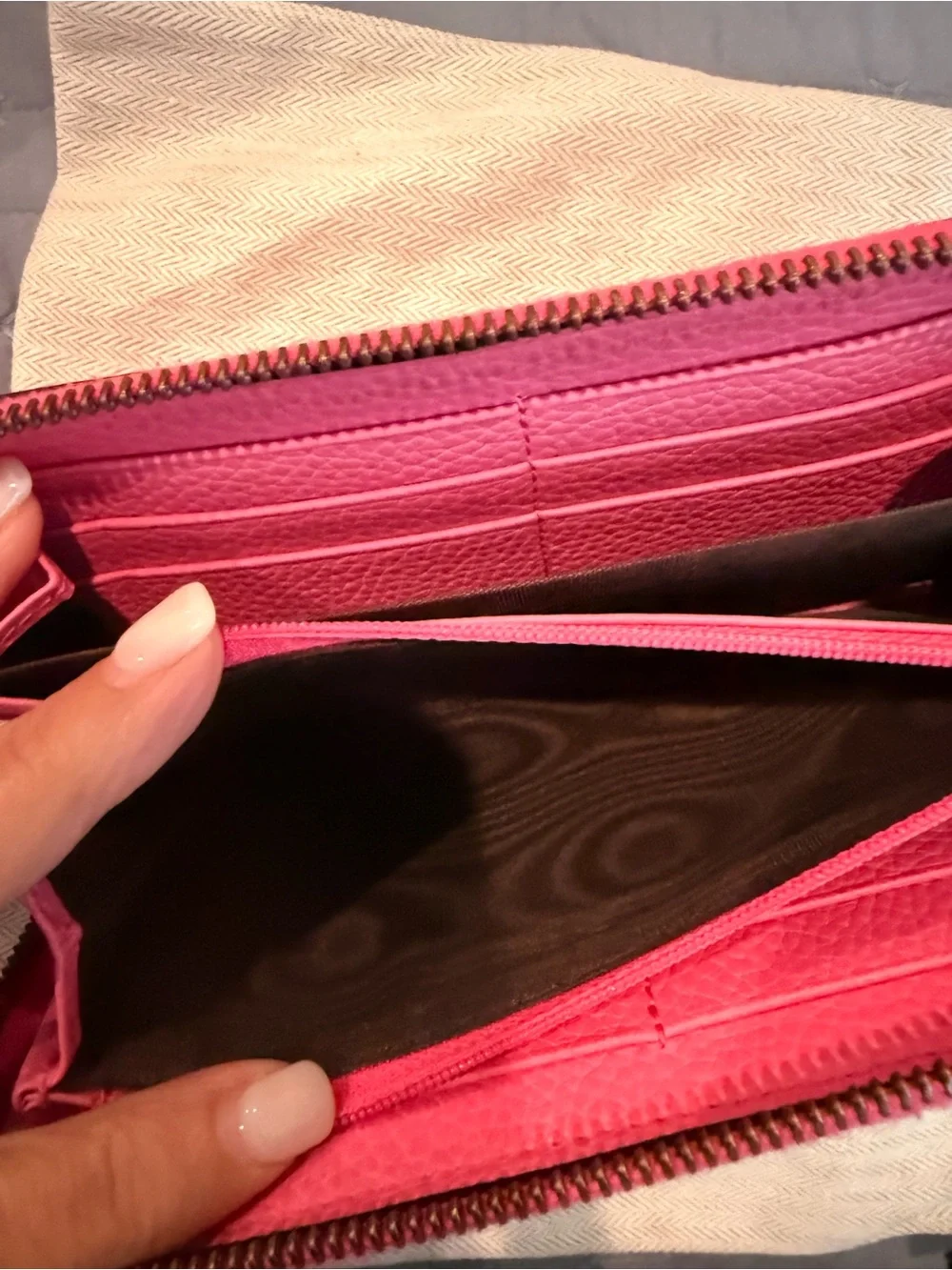 Gucci Hot Pink Pebbled Leather Zip Wallet with Gold Double-G Charm - Picture 5 of 8